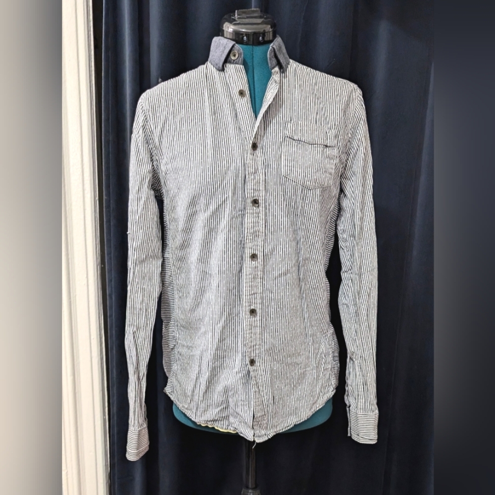 Descendant of Thieves pinstripe long sleeve shirt with flip cuffs, sz S